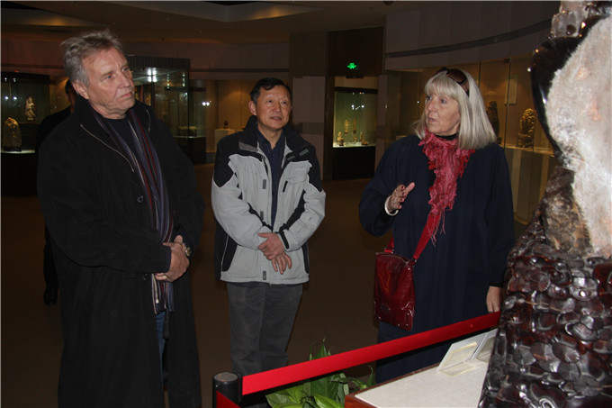 国际友人辛德?贝格后裔参观爱涛艺术中心